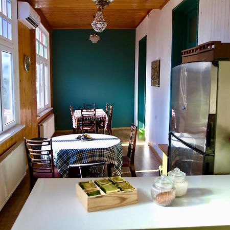 Pigeon Guest House Tbilisi Exterior foto
